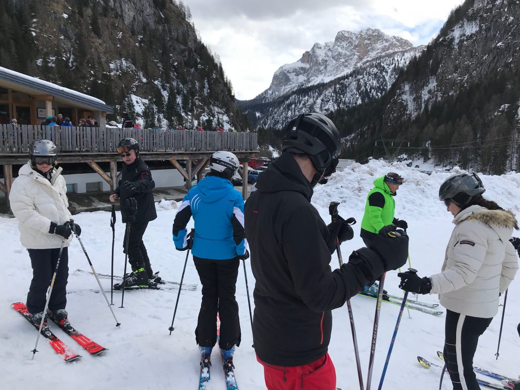 CharismaLook_Skiguide_Skitour_Skigruppe_Skifahren_Berge_Winterurlaub