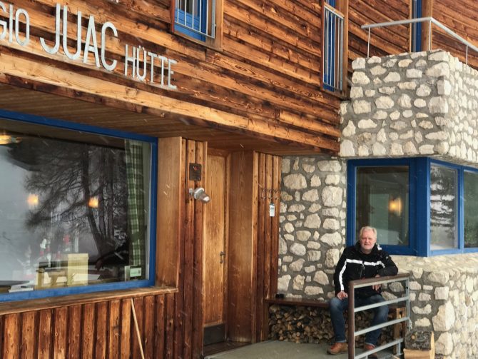 CharismaLook_Skifahren_WInter_Winterurlaub_Berge_Hütte_Restaurant_Gemütlichkeit