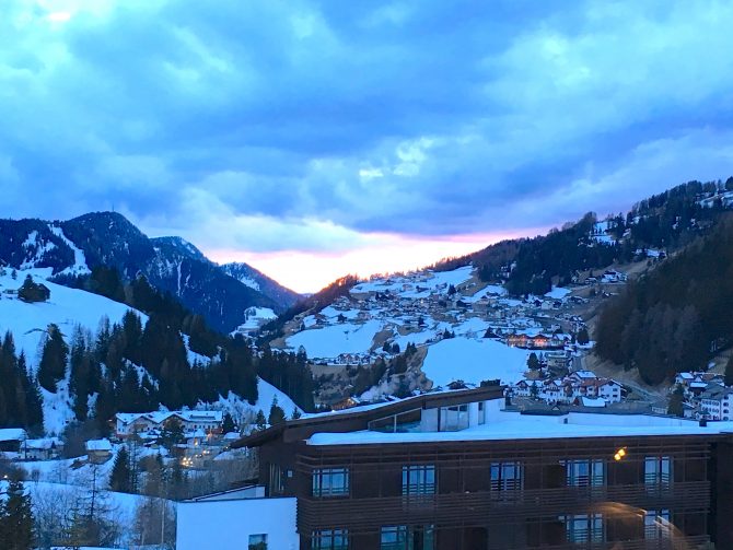 CharismaLook_Skifahren_WInterwandern_Aussicht_Skiort_Winterurlaub