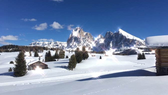 CharismaLook_Skifahren_Seiseralm_Dolomiten_Sonne_Berge_Winterzauber_Winterwandern_Skifahren