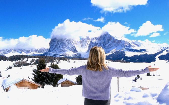 CharismaLook_Skifahren_Sonnenschein_Seiseralm_Winter_Schnee_Freude_Berge_WInterwandern