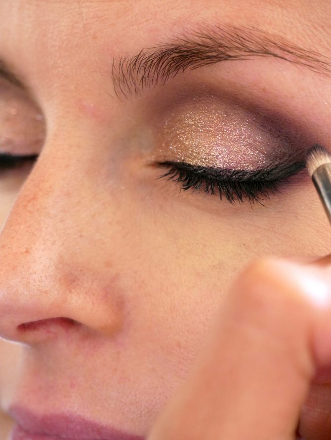 CharismaLook_Schminktipps_Gold-Lidschatten_Make-up_Highlighter_Gut aussehen