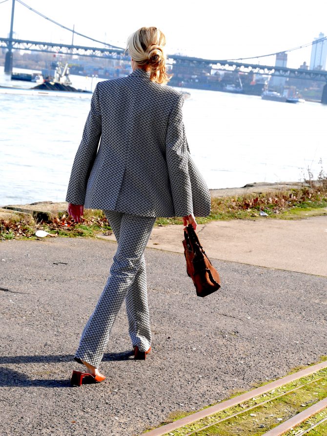 charismalook_muster_anzug_farben_sandalen_mode_frühling