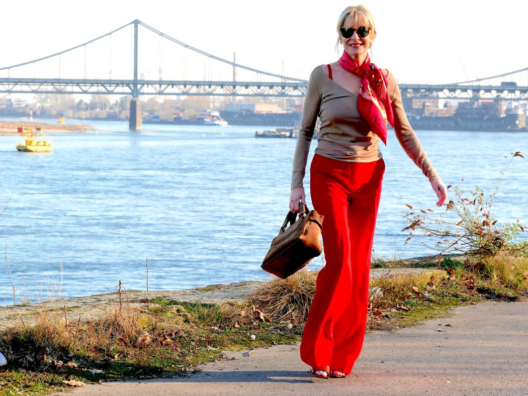 charismalook_farben_muster_rot_camel_seide_tasche