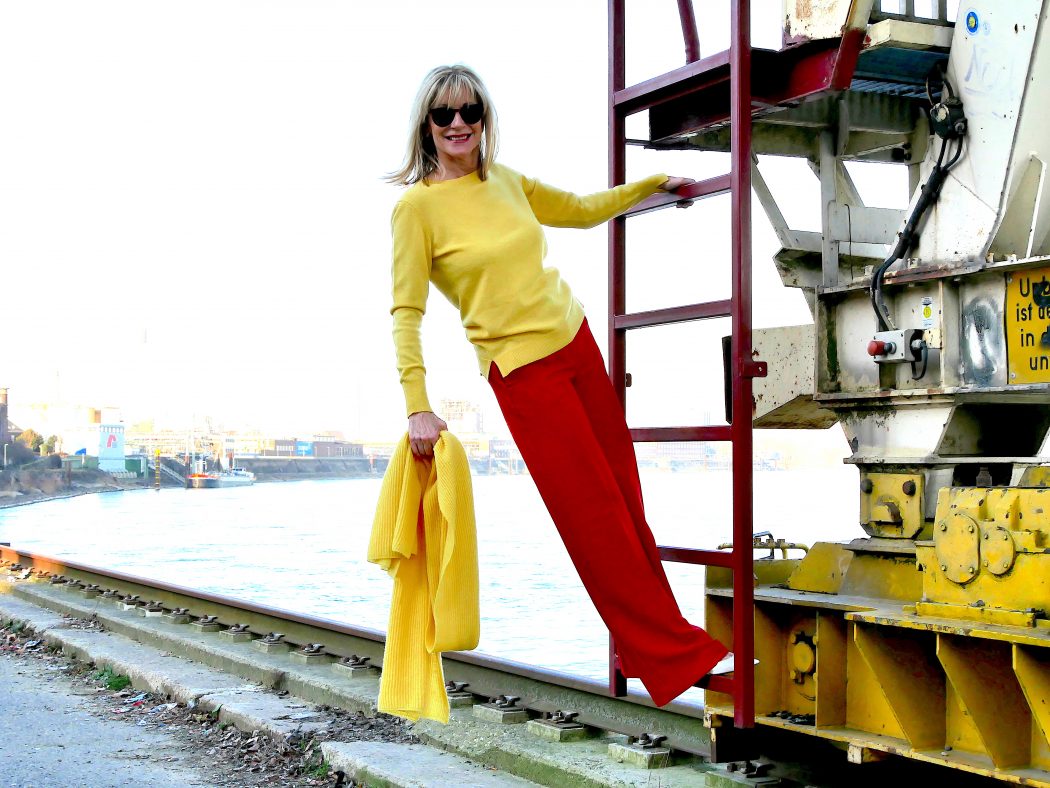 charismalook_farben_muster_mode_gelb_pllover_rot_hose