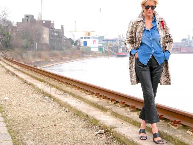 charismalook_animal_print_muster_farben_mode_jeanshemd_leder