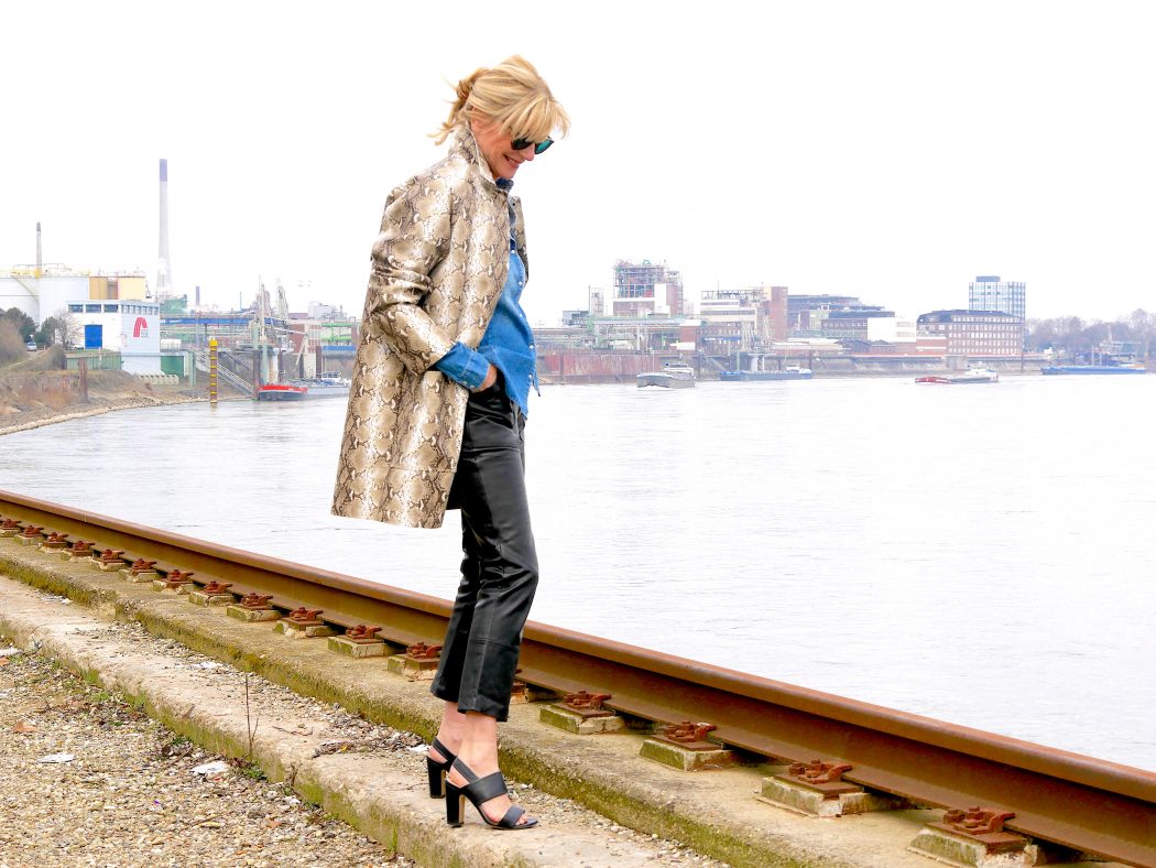 charismalook_animal_print_farben_muster_leder_jeans_sandalen