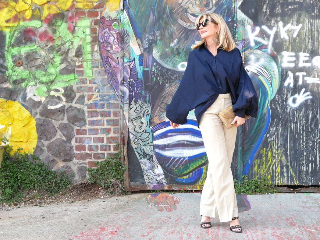 charismalook-anzug-mode-pastell-bluse-blau