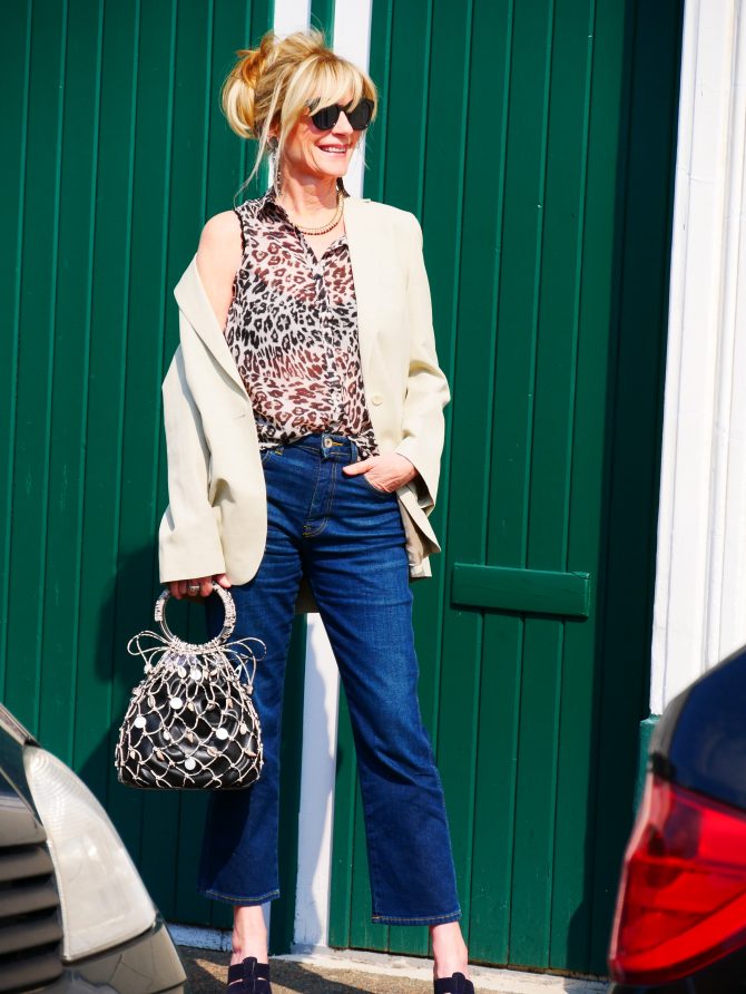 charismalook-anzug-jacke-pastell-mode-jeans-leolook-bluse-tasche-muschel