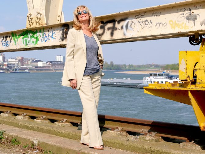 charismalook-anzug-pastell-mode-batik-shirt