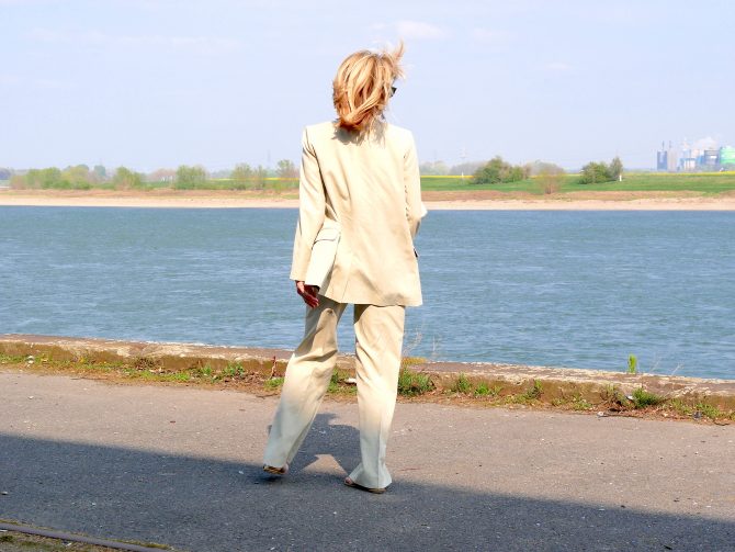 charismalook-anzug-pastell-blond-haare