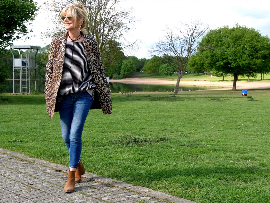 charismalook-skinny jeans-mode-leoblazer-styling-ringelshirt-boots