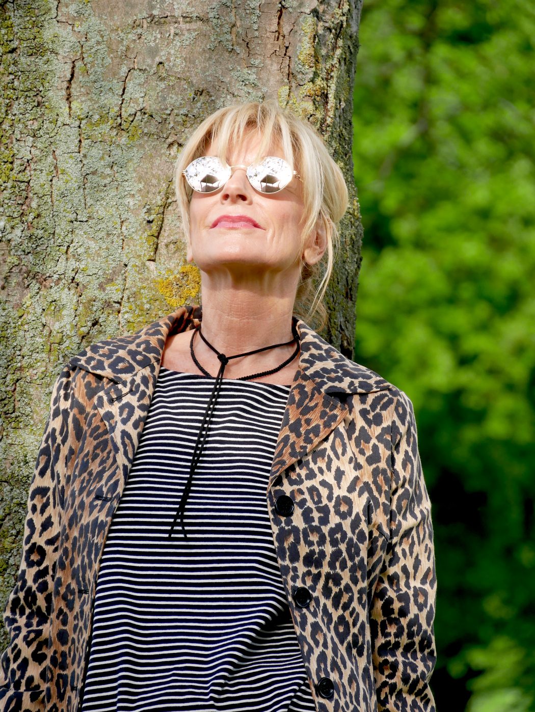 charismalook-skinny jeans-leoblazer-ringelshirt-mode-sonnenbrille