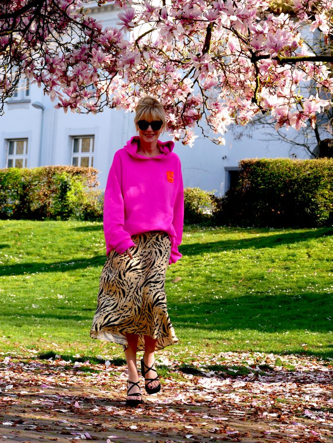 charismalook-super-basics-mode-leolook-satinrock-hoodie-pink