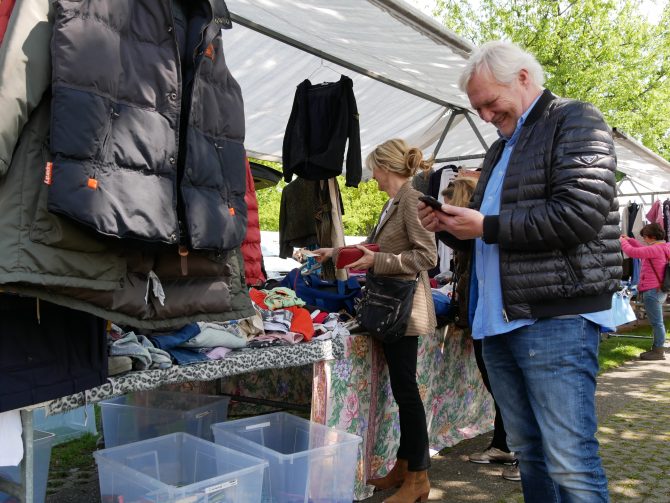 charismalook-flohmarkt-düsseldorf-mode-taschen-handeln-sonntags