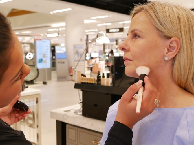 charismalook-make-up-und-selbstbewusstsein-bronzer-kontur-schminken