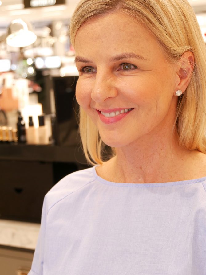 charismalook-make-up-und-selbstbewusstsein-beauty-liebevoll-schönheit-betrachten