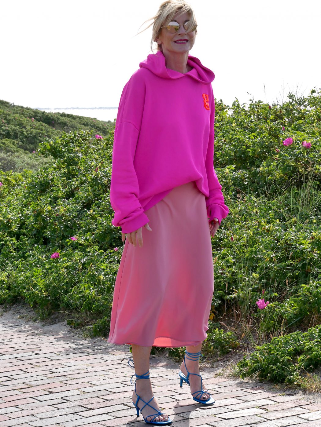 charismalook-3-faves-für-den-sommer-rosa-pink-rock-hoodie