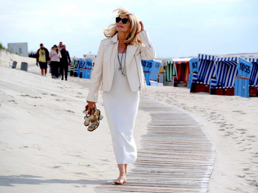 charismalook-3-faves-für-den-sommer-mode-weiss-strand-meer