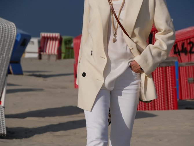 charismalook-weisse-jeans-mode-strand-blazer