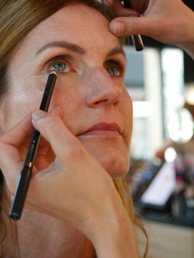 charismalook-job-make-up-kajal-beauty