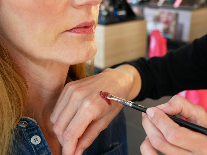 charismalook-job-make-up-beauty-lippenstift-farbe-auswählen