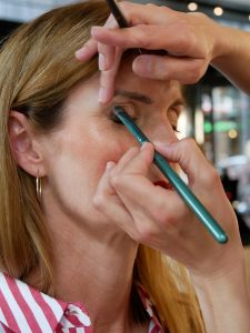 charismalook-job-make-up-beauty-kajal-verwischen-pinsel