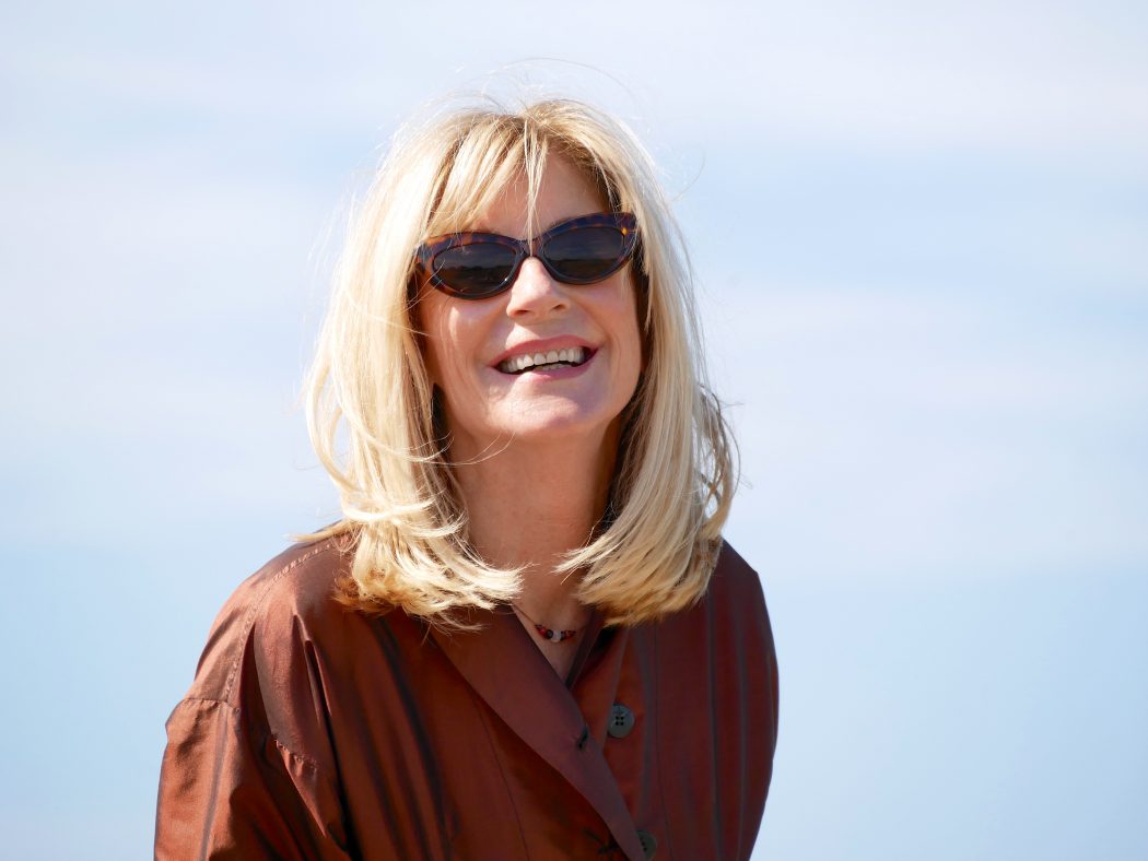 charismalook-satin-röcke-blazer-braun-blond-beauty