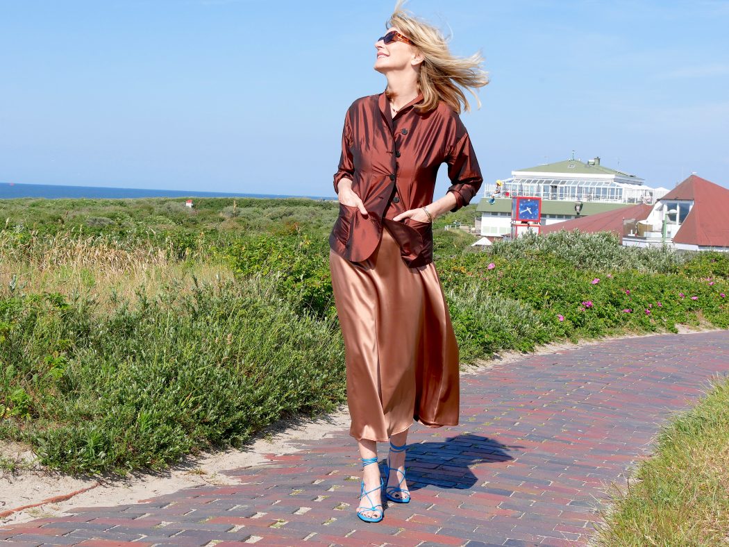 charismalook-satin-röcke-mode-braun-blond-beauty