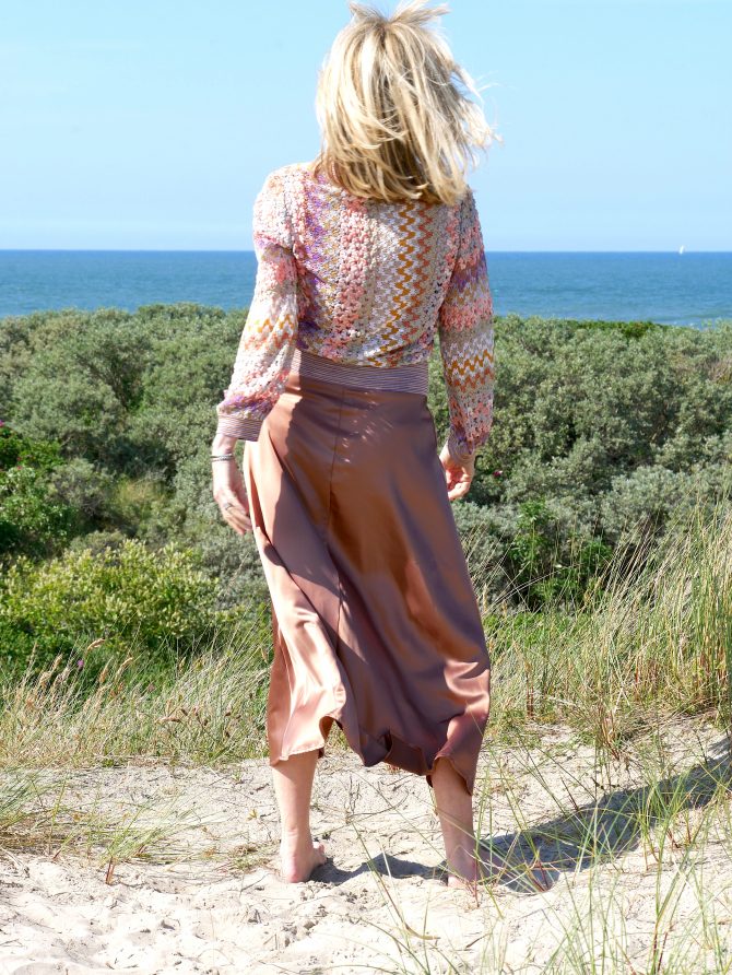 charismalook-satin-röcke-mode-glanz-schimmer-schwung-dünen