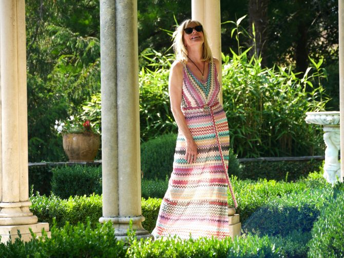 charismalook-maxistyle-mode-kleid-pavillon-tropischer-garten