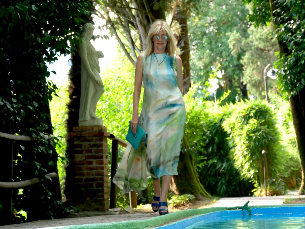 charismalook-maxistyle-mode-aquarell-farben-tropischer-garten-blond-sonnenbrille