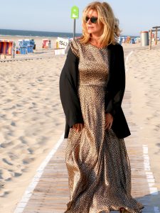 maxistyle-mode-leokleid-strand-blond