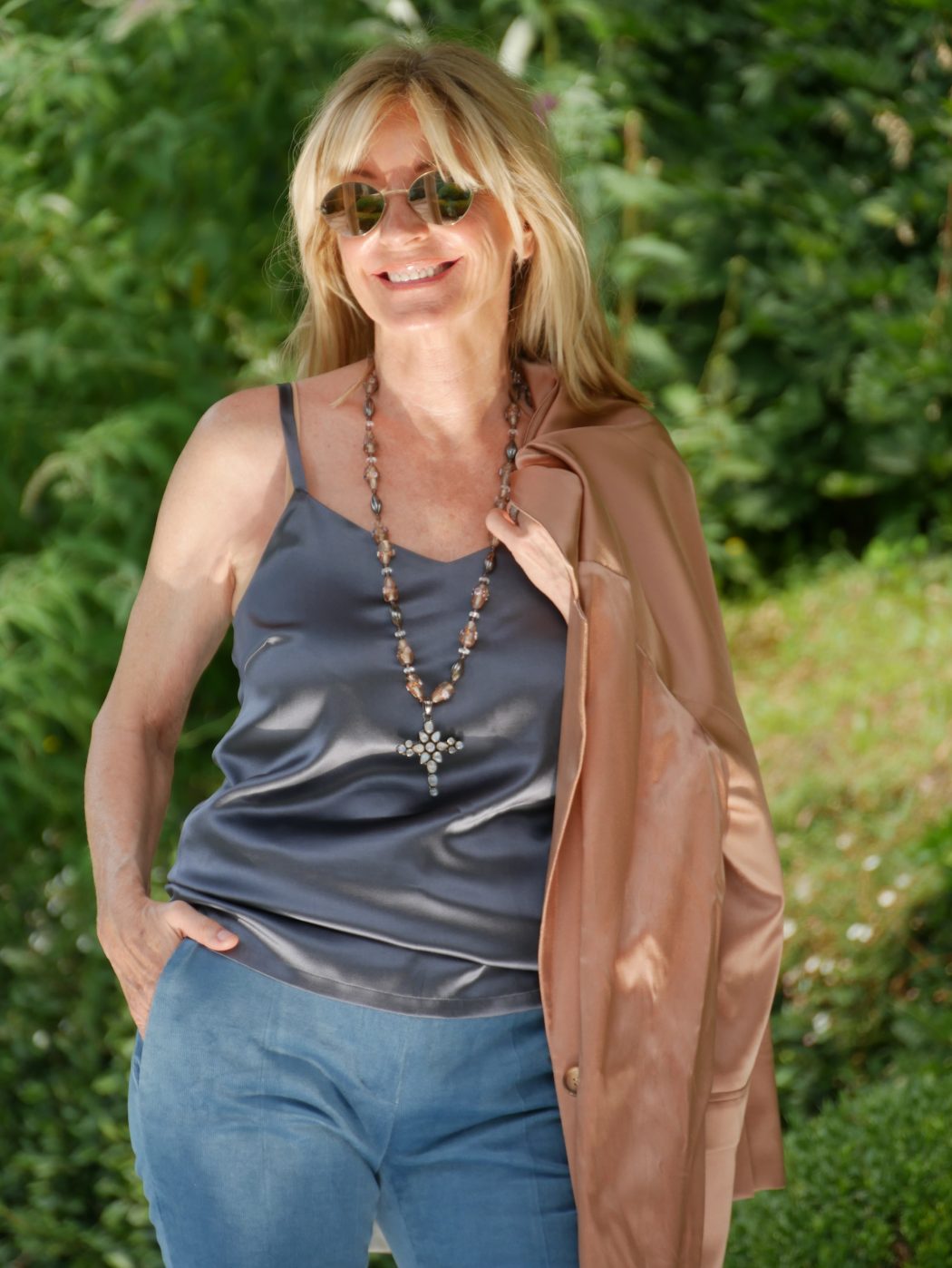 charismalook-cord-mode-top-sonnig-blond-sonnebrille