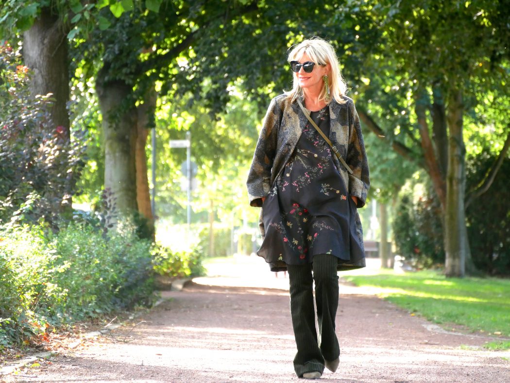 charsimalook-tanne-mode-cordhose-grün-park