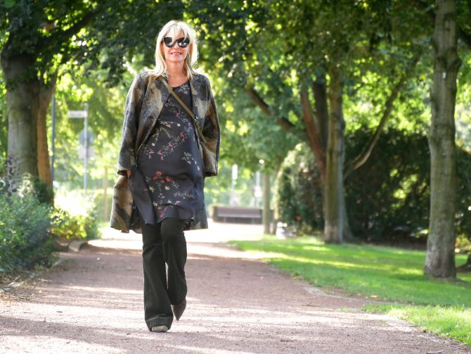 charismalook-tanne-mode-cordhose-kleid-mantel