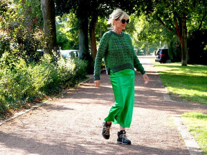 charismalook-neongrün-mode-rock-pulli-stiefel-sonnenbrille