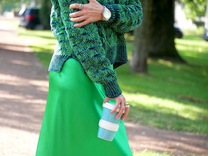 charismalook-neongrün-rock-pulli-details-kaffebecher-mode