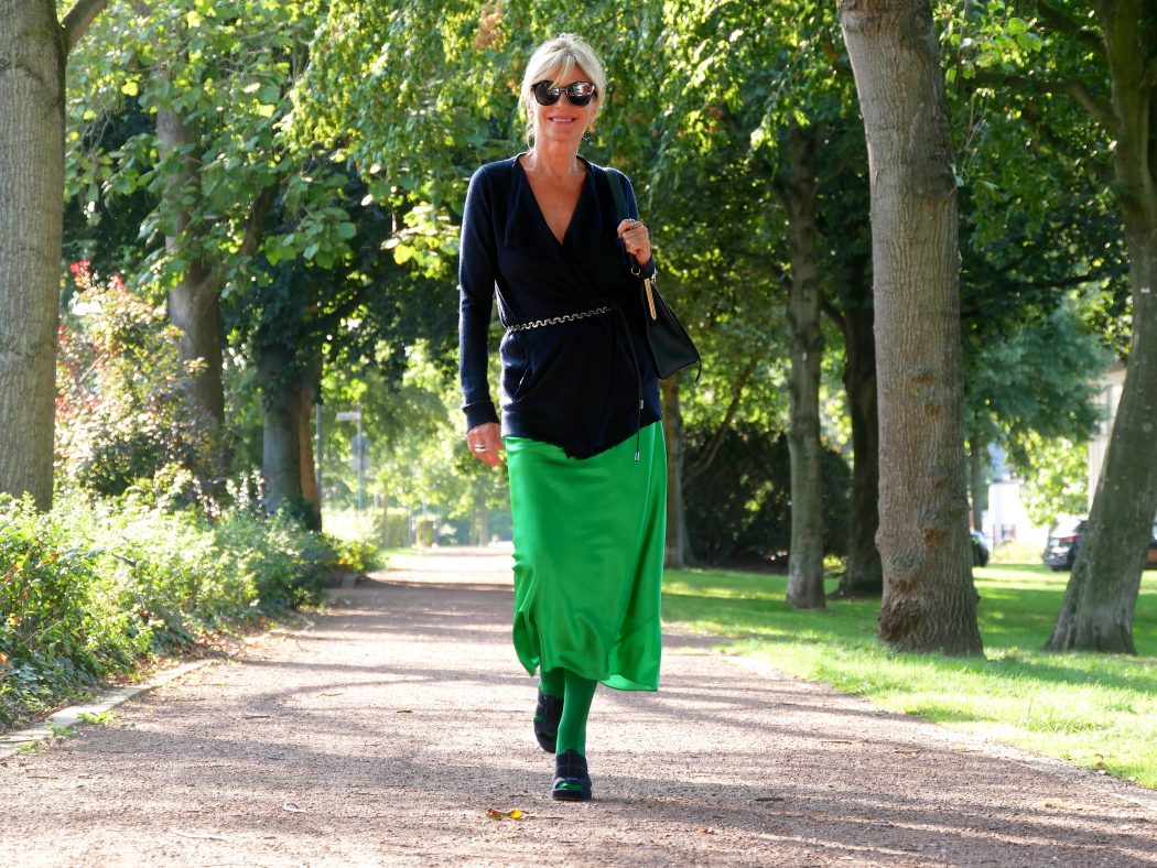 charismalook-neongrün-mode-rock-stricjacke-sandalen-sonne