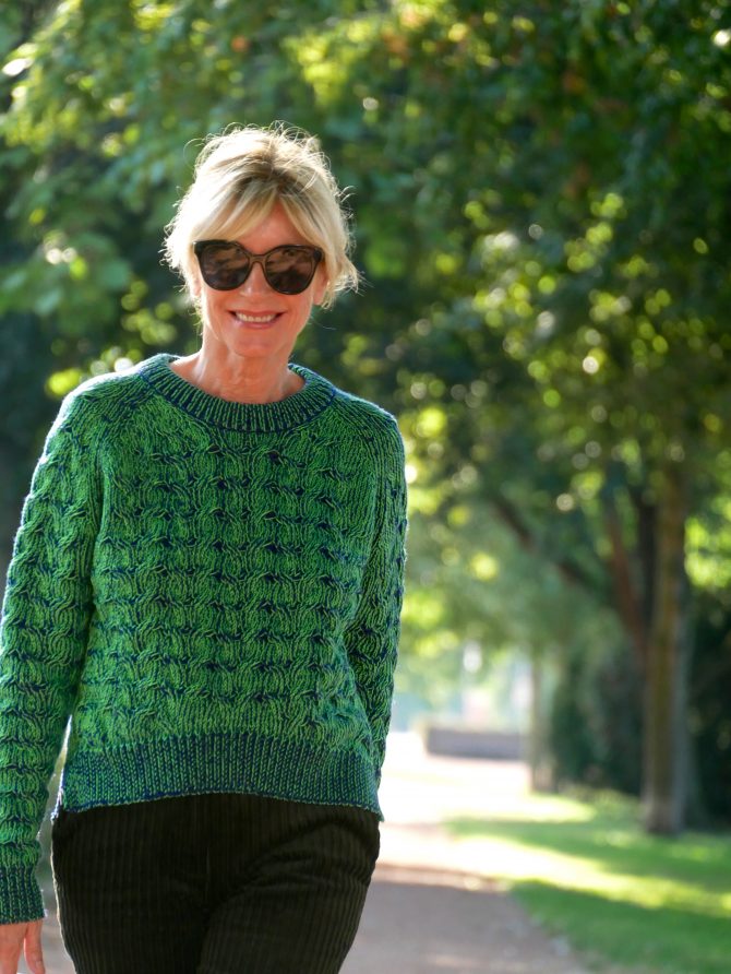 charismalook-tanne-mode-neon-pulli-cordhose-sonnenbrille