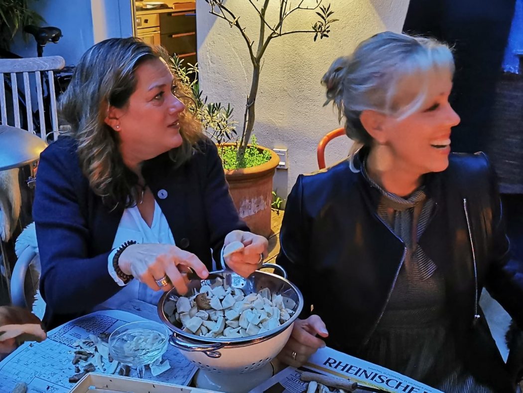 charismalook-pilzzeit-rezepte-pilze-putzen-freunde
