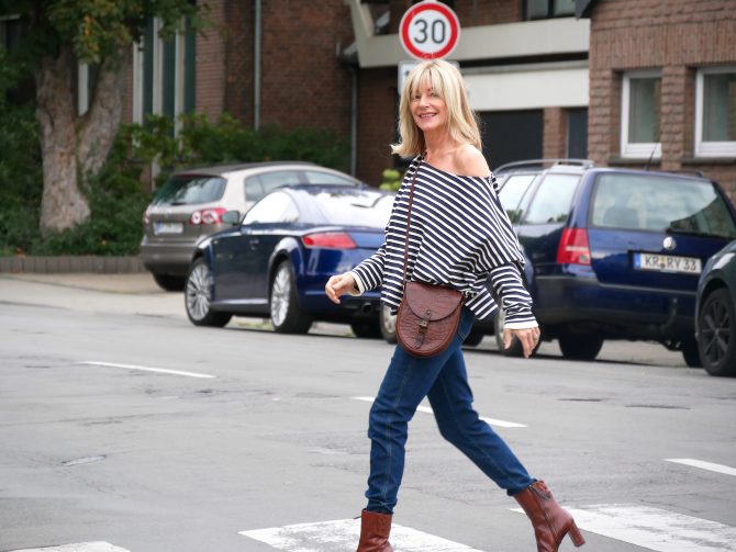 charismalook-röhrenjeans-mode-styling-ringelshirt-boots