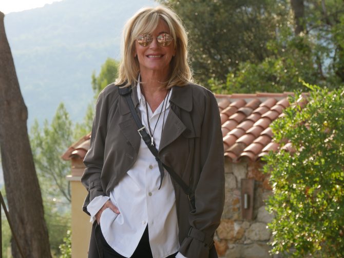 charismalook-lieblingsstück-mode-schwarz-schlaghose-trench