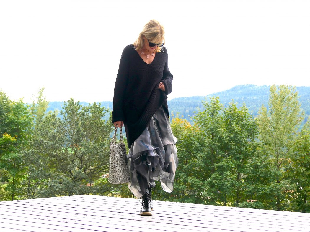charismalook-extralange-silhouette-mode-pulli-schwarz-rock-boots
