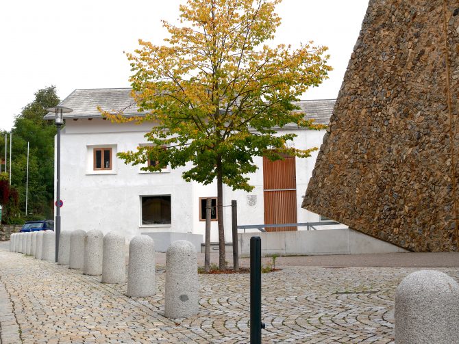 charismalook-bayerischen-wald-architektur-blaibach-konzerthaus-dorfmitte-reise