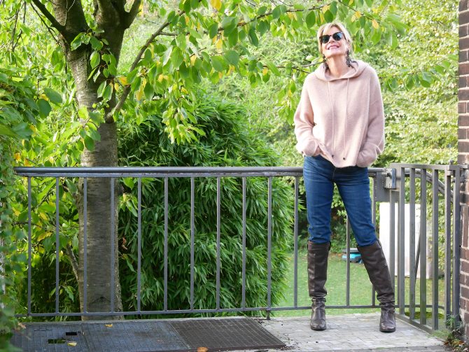 charismalook-röhrenjeans-mode-styling-boots-pulli-stiefel