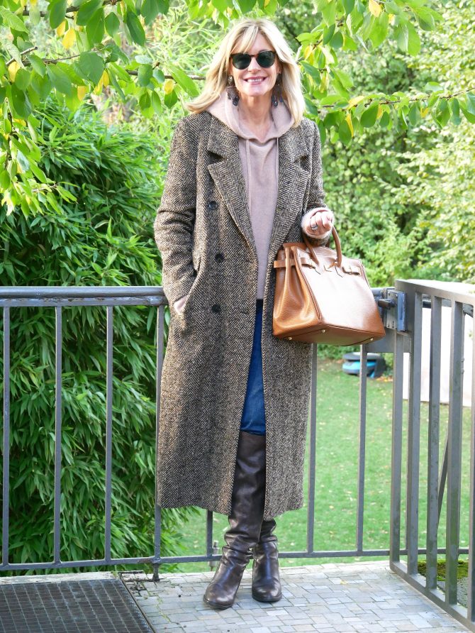 charismalook-röhrenjeans-mode-styling-mantel-tasche-boots