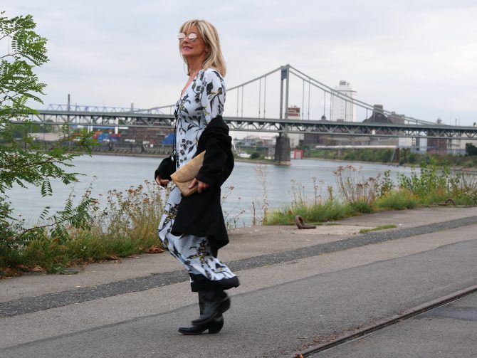 charismalook-soul-fashion-mode-kleid-himmelblau-mantel-cowboy-boots