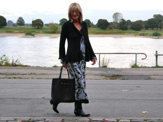 charismalook-soul-fashion-mode-kleid-strickjacke-cowboyboots