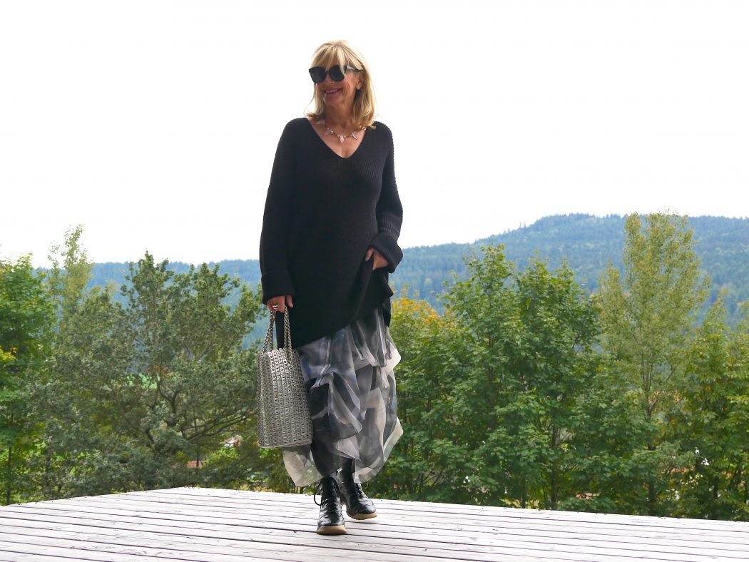 charismalook-soul-fashion-mode-tüllrock-longpulli-schwarz-stiefel